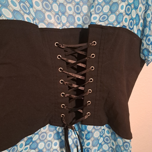 Dressbarn blouse with attached corset. Size Large - Picture 9 of 12